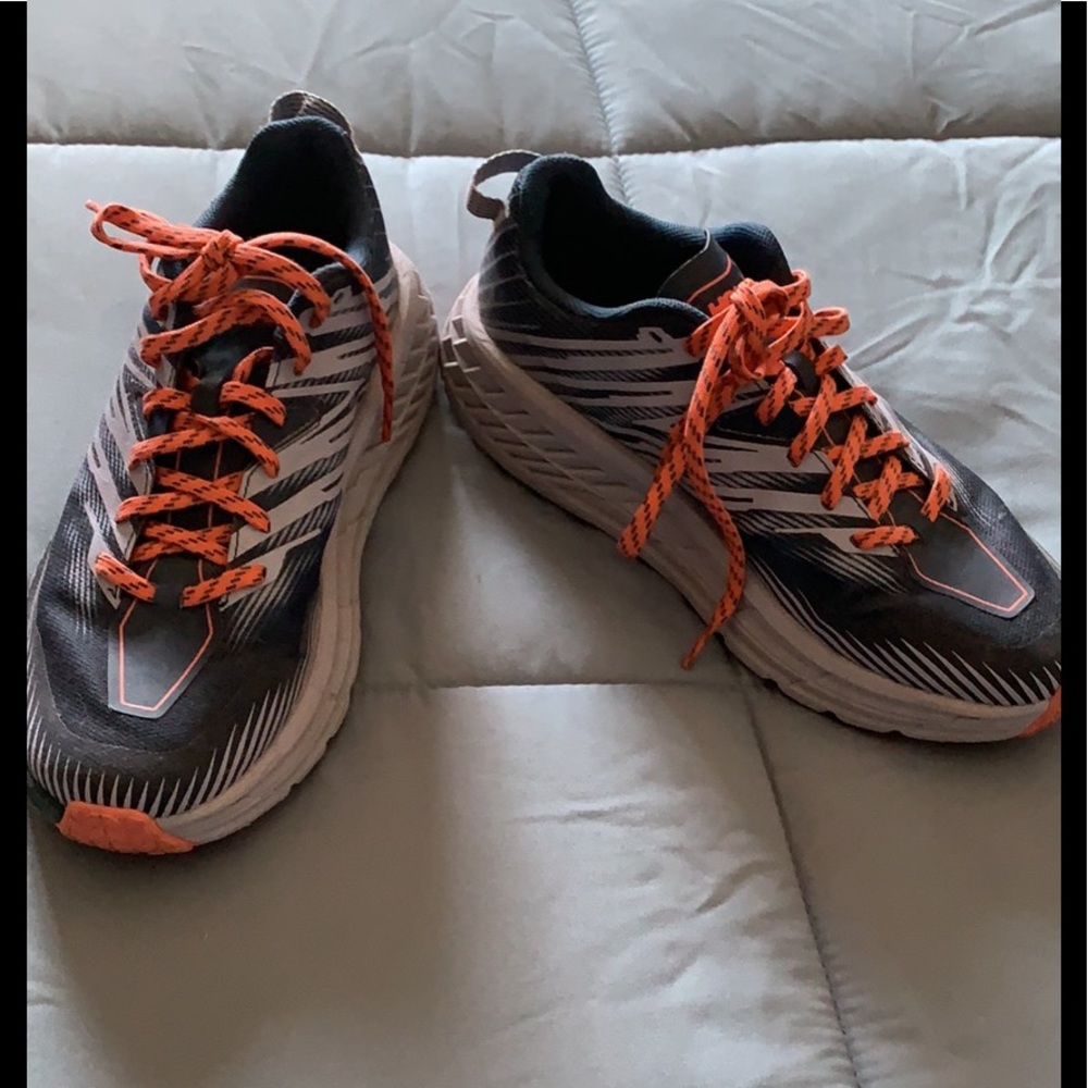 Hoka tennis shoes size 9